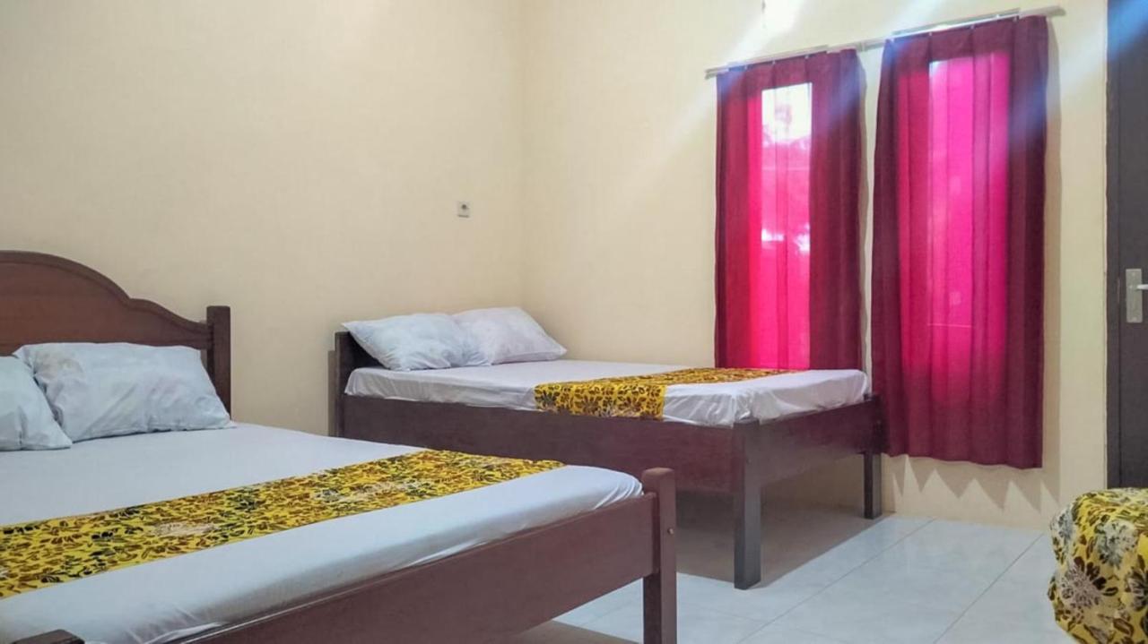 Zulfina Homestay Syariah Mitra Reddoorz Banyuwangi  Eksteriør bilde