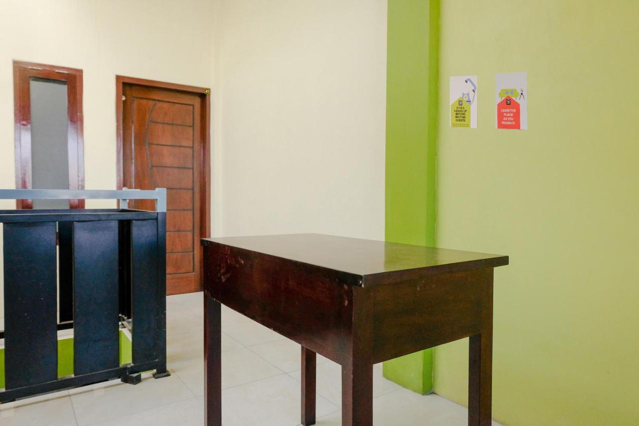 Zulfina Homestay Syariah Mitra Reddoorz Banyuwangi  Eksteriør bilde