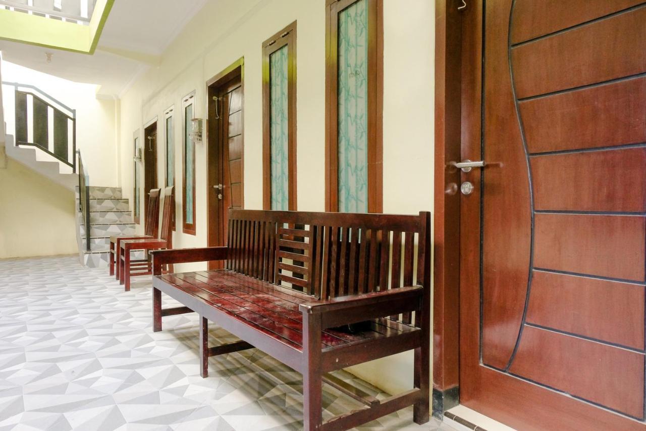 Zulfina Homestay Syariah Mitra Reddoorz Banyuwangi  Eksteriør bilde