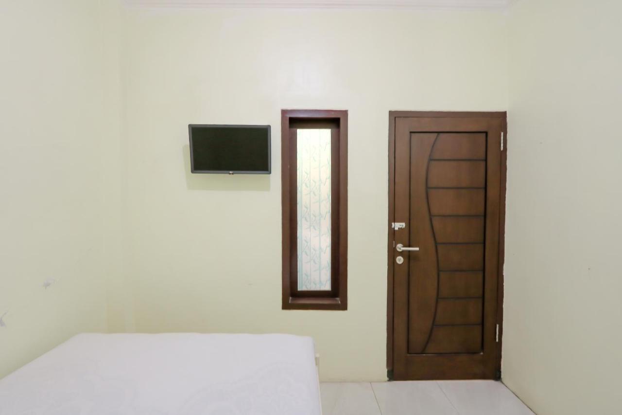 Zulfina Homestay Syariah Mitra Reddoorz Banyuwangi  Eksteriør bilde