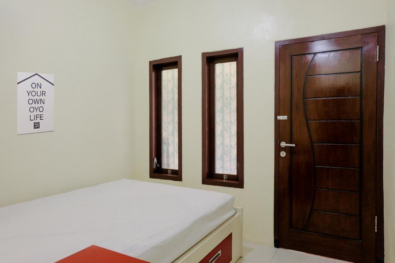 Zulfina Homestay Syariah Mitra Reddoorz Banyuwangi  Eksteriør bilde