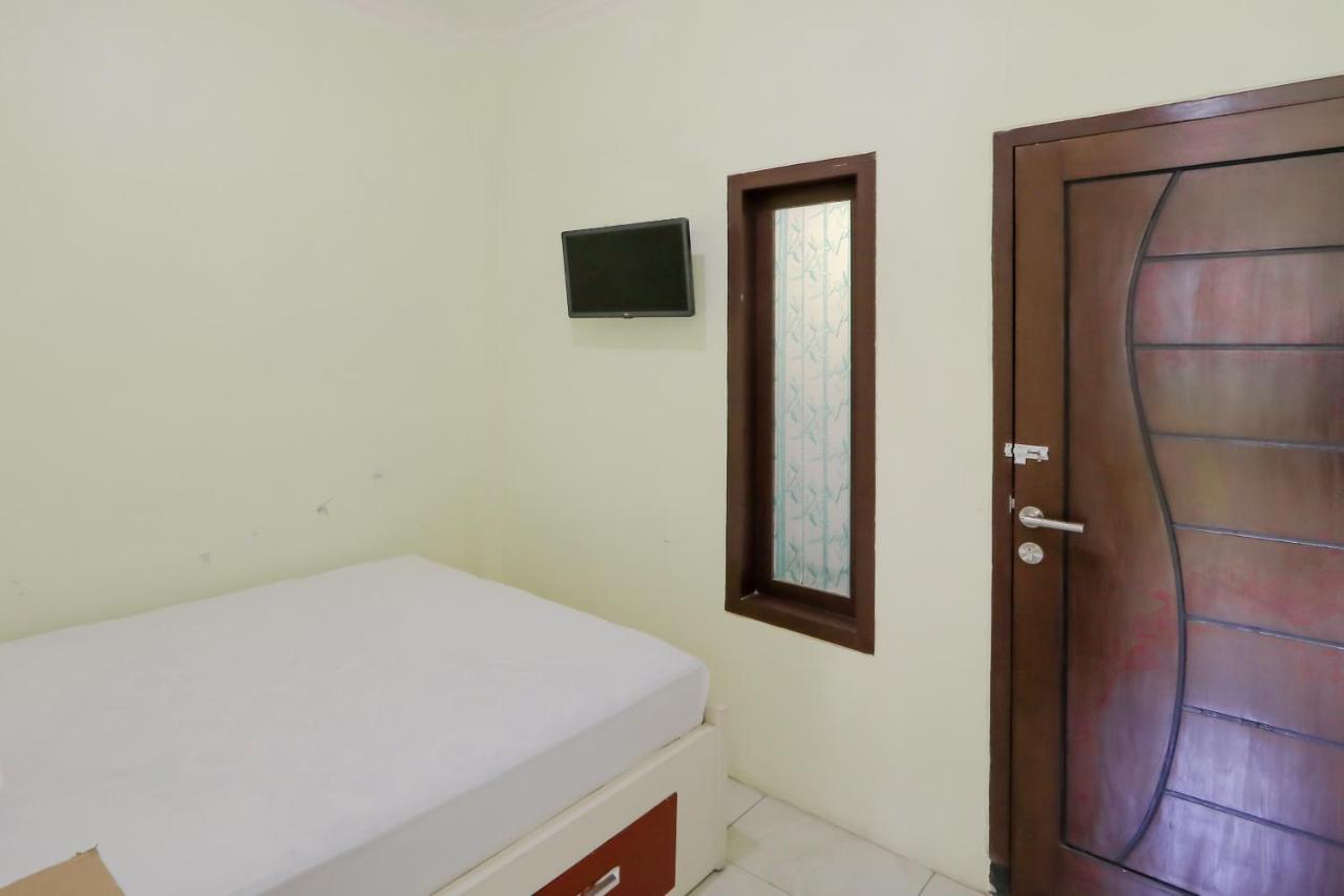 Zulfina Homestay Syariah Mitra Reddoorz Banyuwangi  Eksteriør bilde